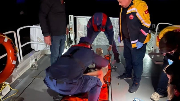 Demre Kaleköy'de rahatsızlanan kişi, sahil güvenlik botuyla tahliye edildi